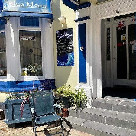 The Blue Moon Bed & Breakfast Блекпул Екстериор снимка