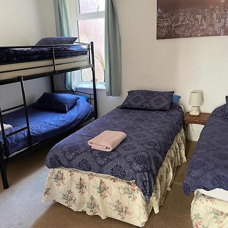 The Blue Moon Bed & Breakfast Блекпул Екстериор снимка
