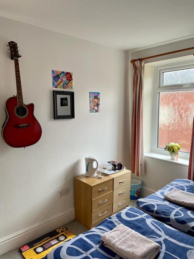 The Blue Moon Bed & Breakfast Блекпул Екстериор снимка