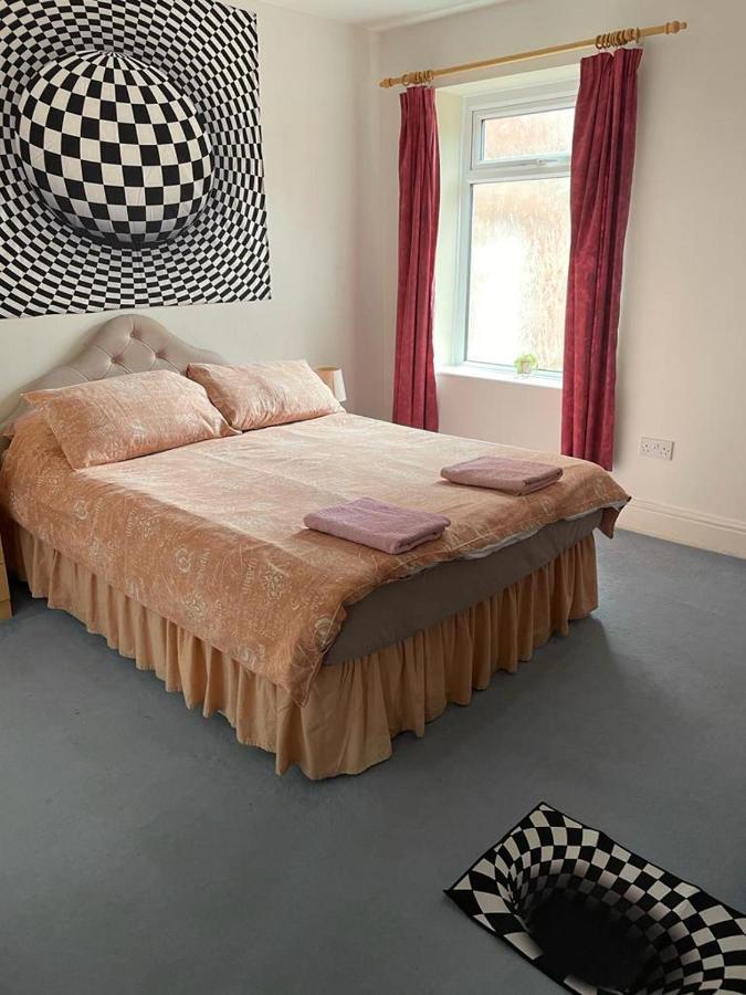 The Blue Moon Bed & Breakfast Блекпул Екстериор снимка