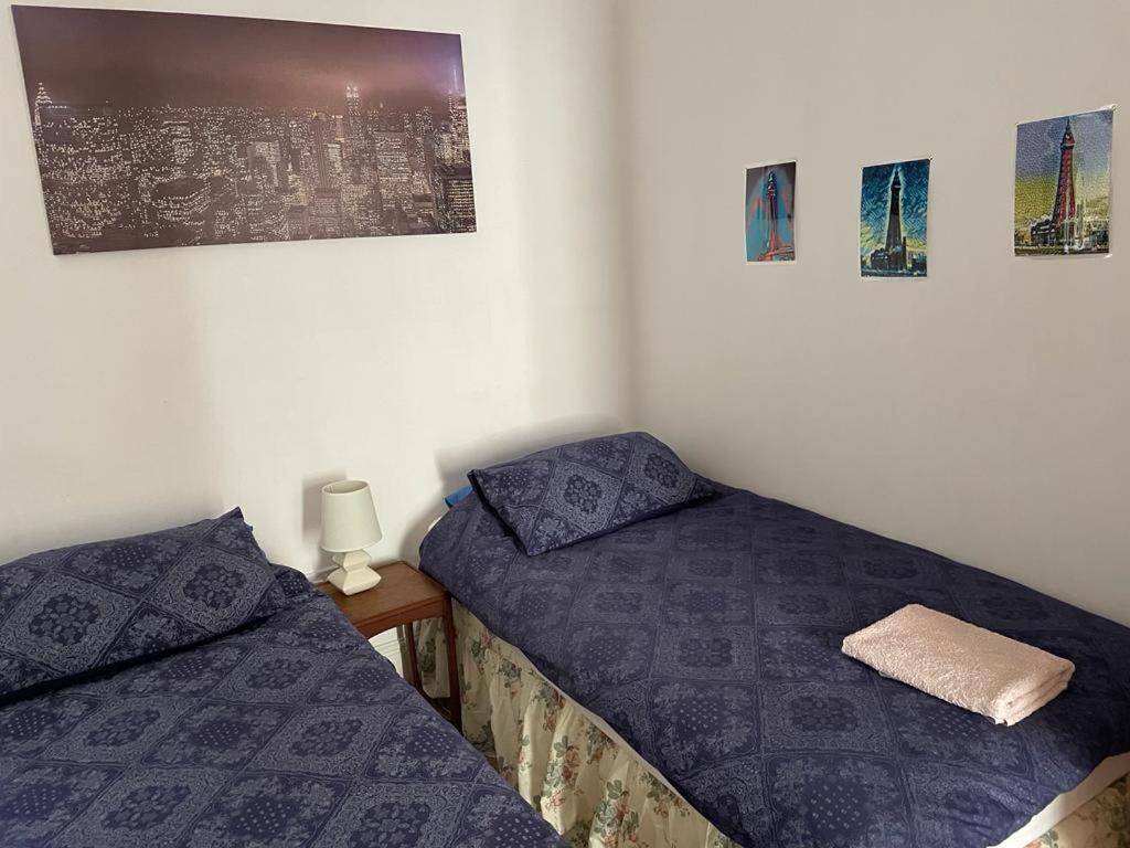 The Blue Moon Bed & Breakfast Блекпул Екстериор снимка