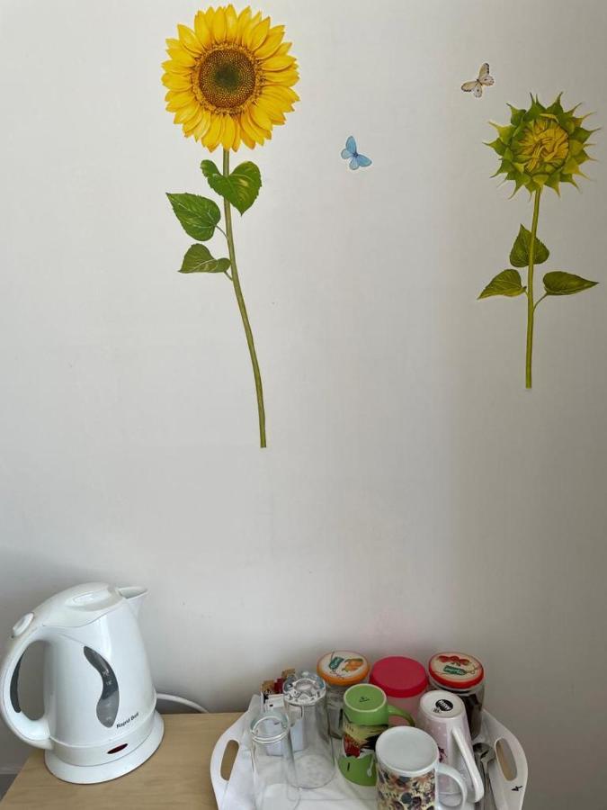 The Blue Moon Bed & Breakfast Блекпул Екстериор снимка