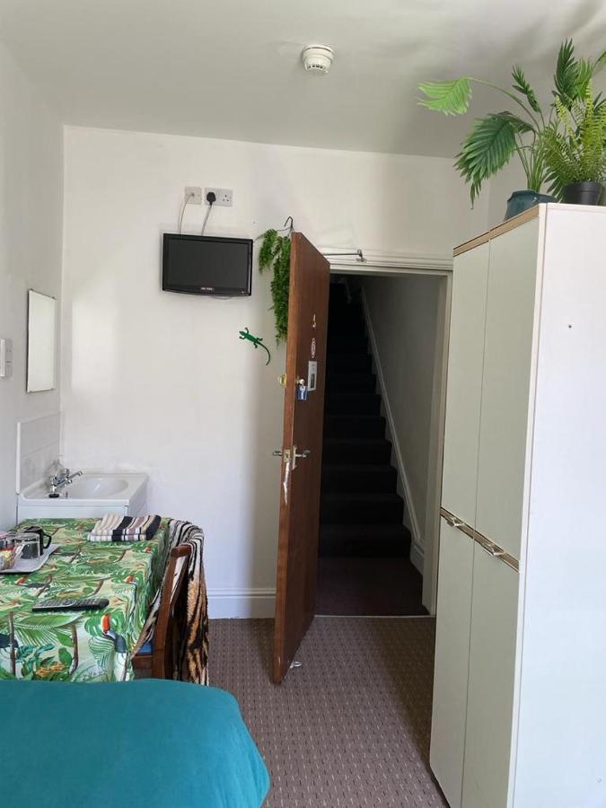 The Blue Moon Bed & Breakfast Блекпул Екстериор снимка