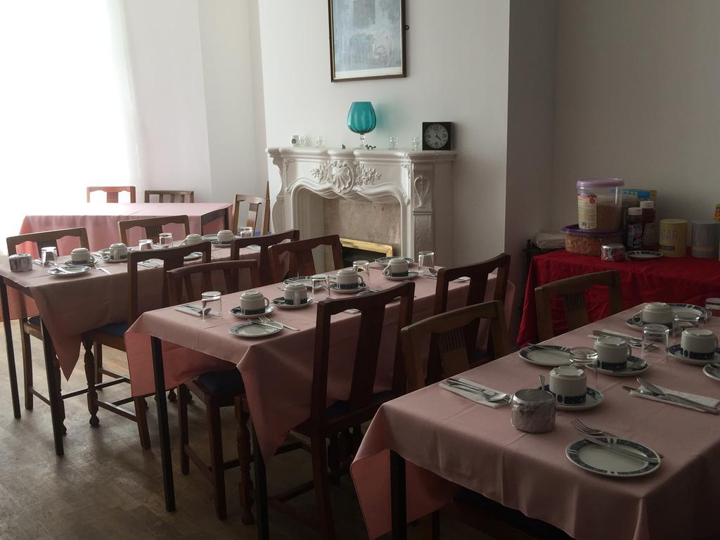 The Blue Moon Bed & Breakfast Блекпул Екстериор снимка